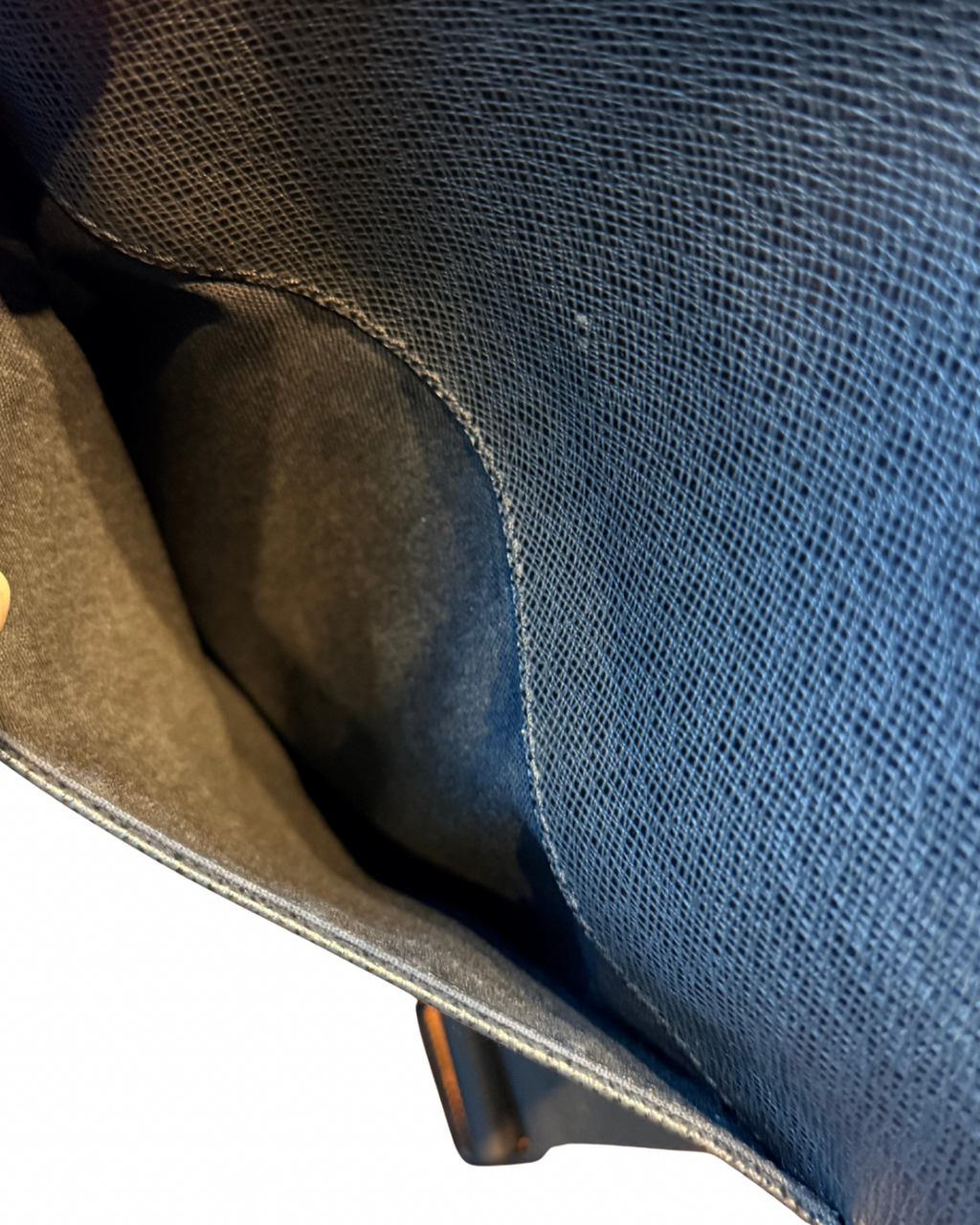Louis Vuitton Saratov PM – Black Taiga Leather Messenger Bag