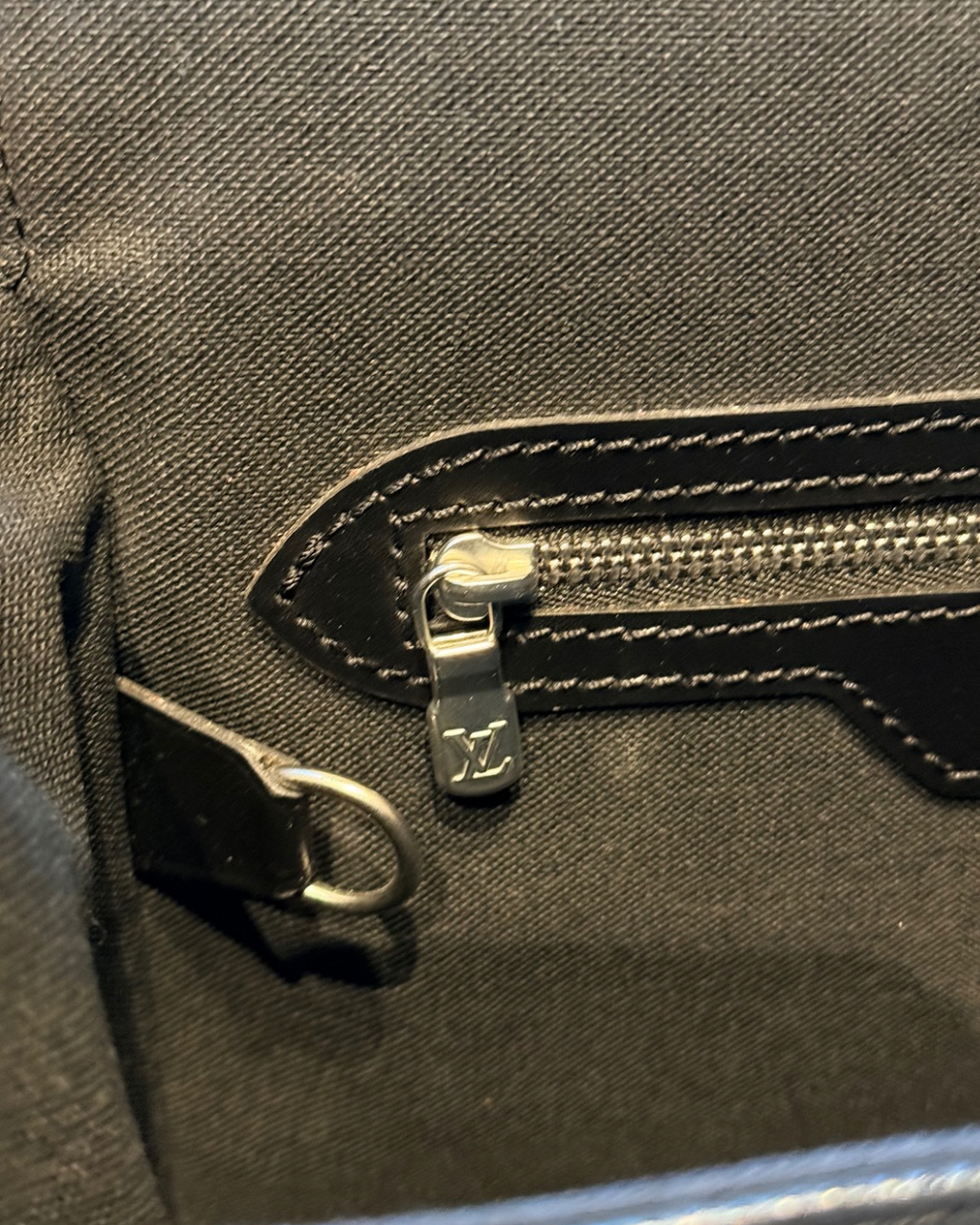 Louis Vuitton Saratov PM – Black Taiga Leather Messenger Bag