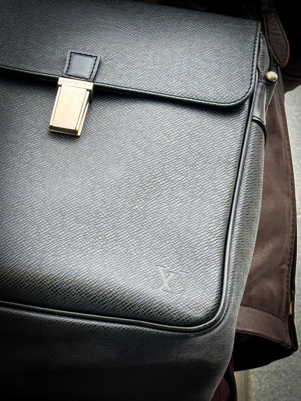Louis Vuitton Saratov PM – Black Taiga Leather Messenger Bag