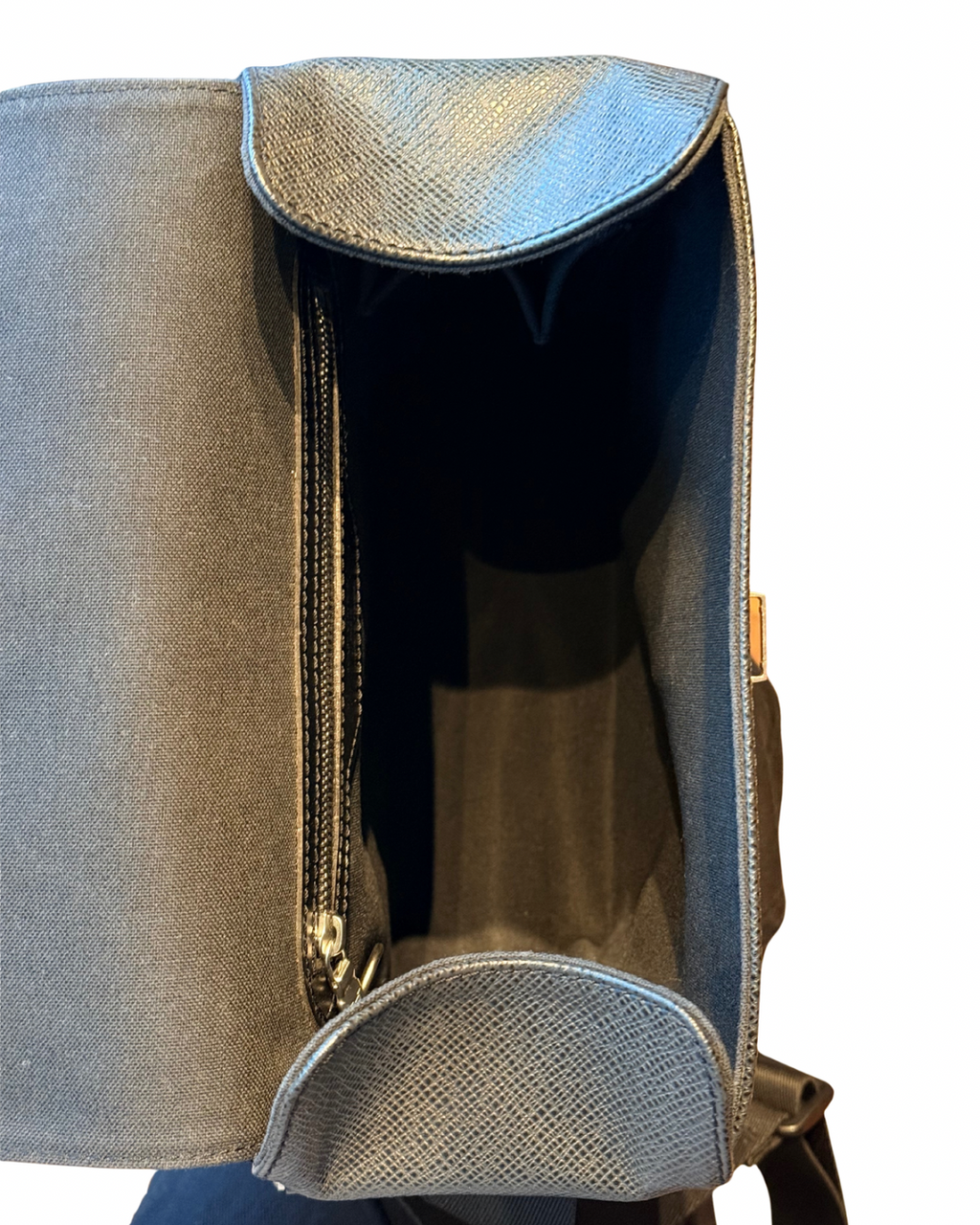 Louis Vuitton Saratov PM – Black Taiga Leather Messenger Bag