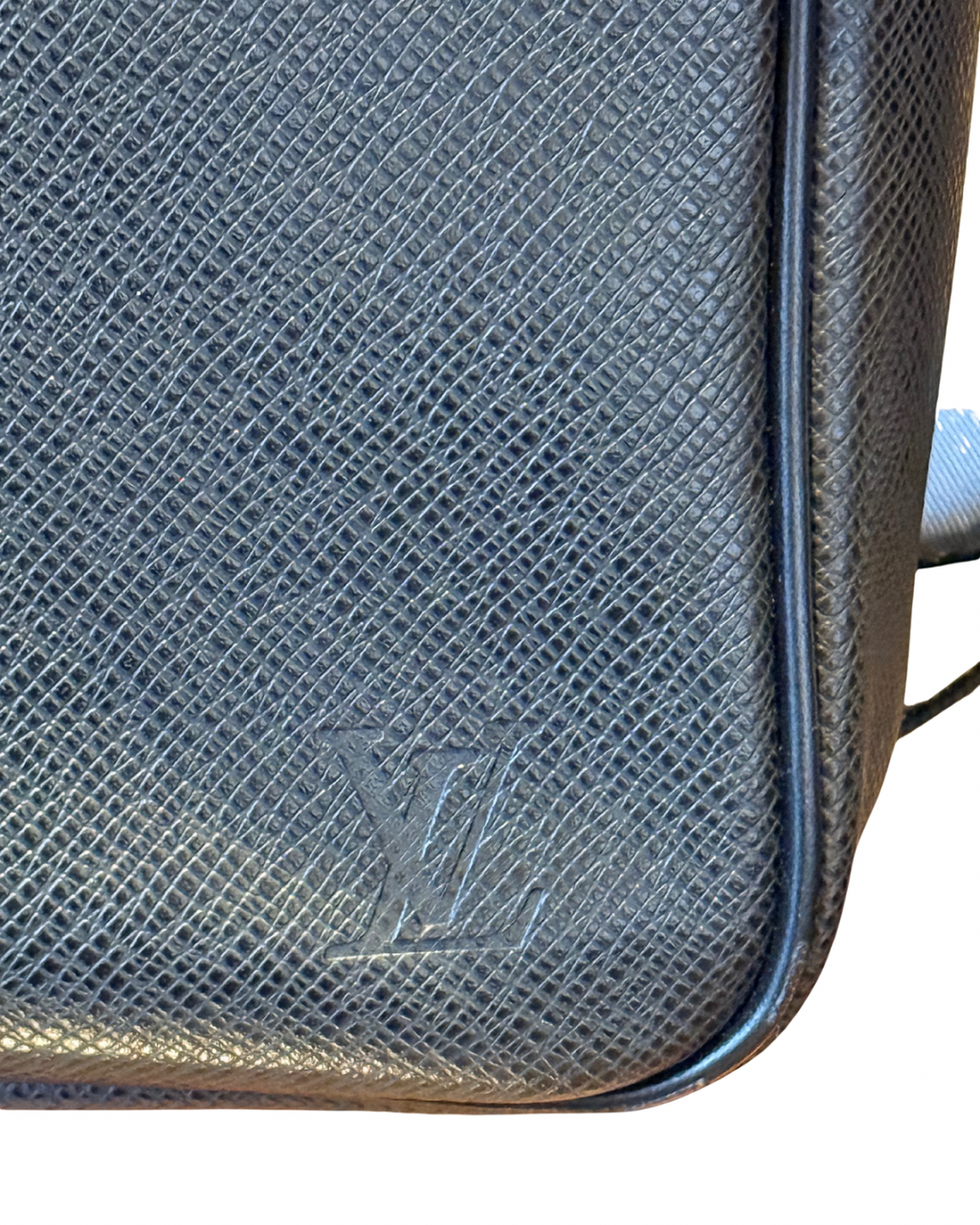 Louis Vuitton Saratov PM – Black Taiga Leather Messenger Bag