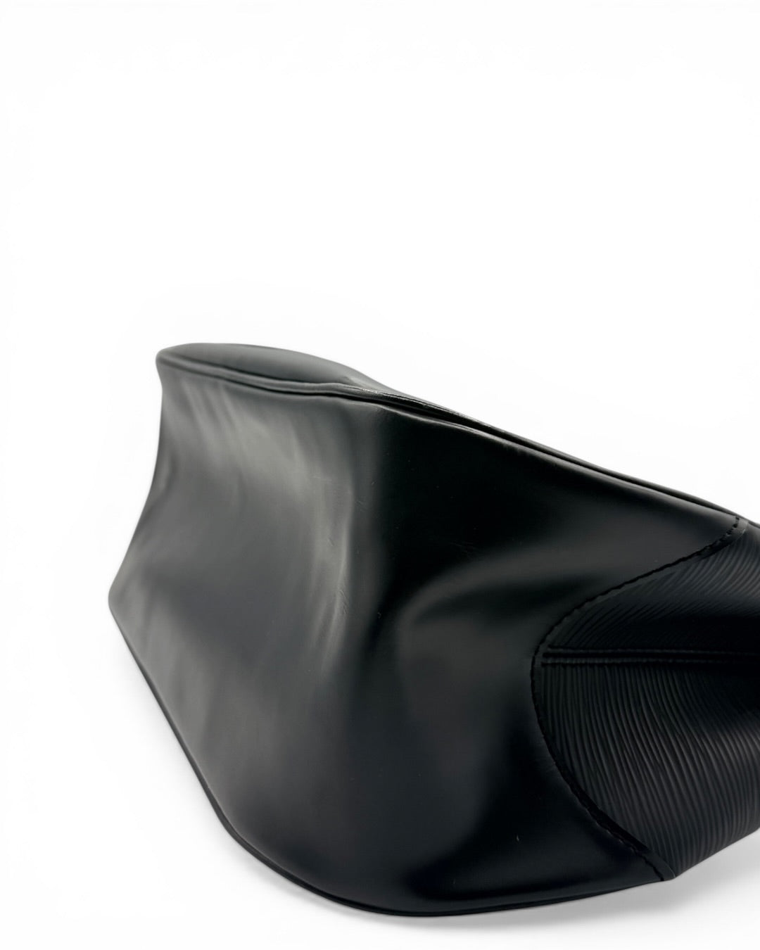 Louis Vuitton Montaigne PM – Black Epi Leather