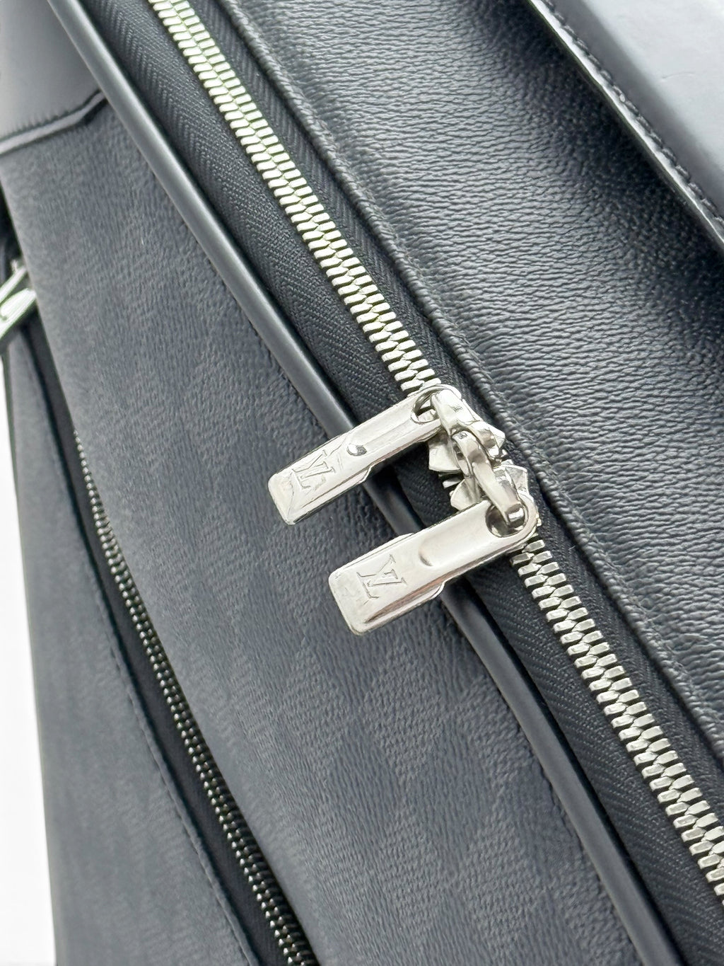 Louis Vuitton Pégase 50 – Damier Graphite Suitcase