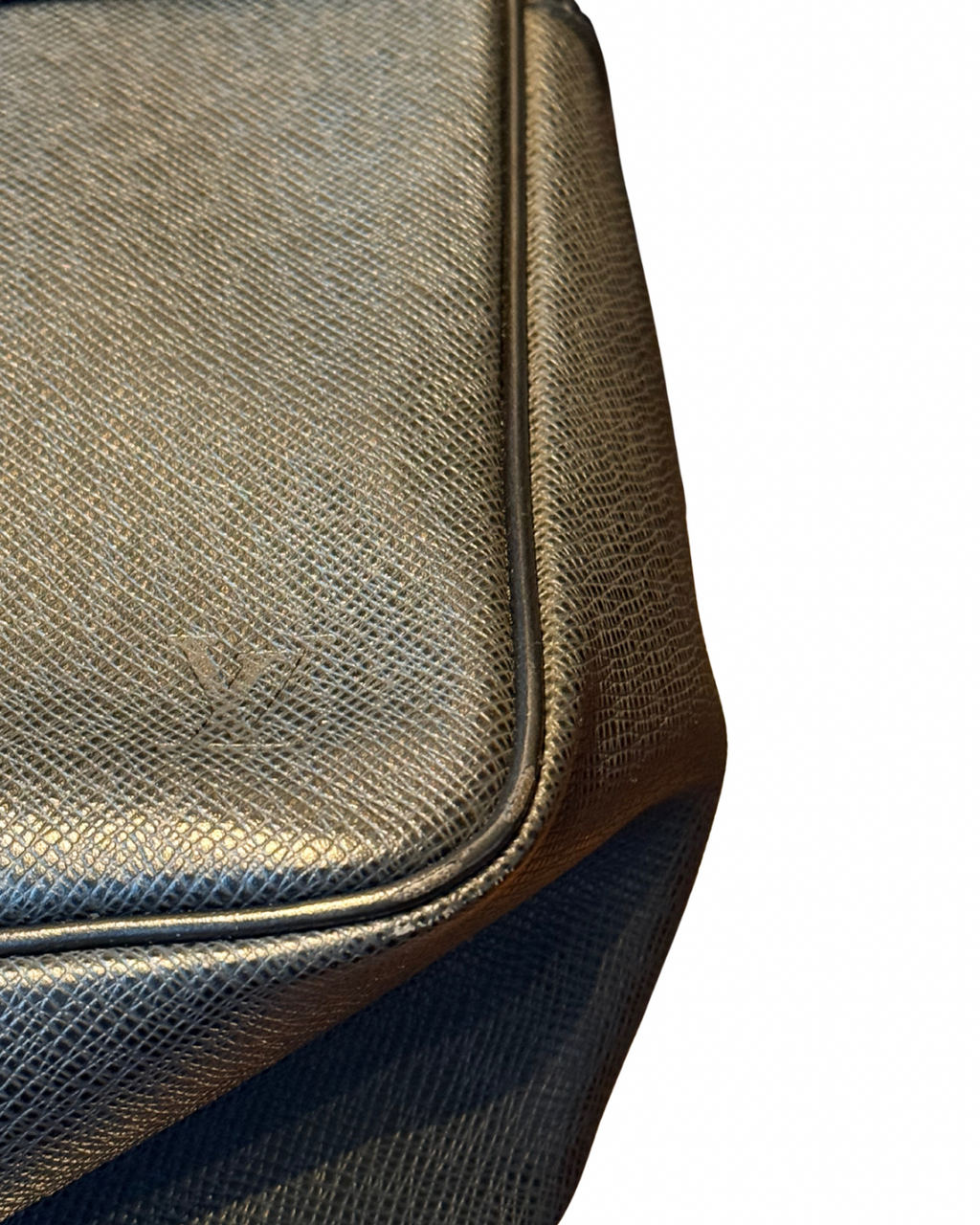 Louis Vuitton Saratov PM – Black Taiga Leather Messenger Bag