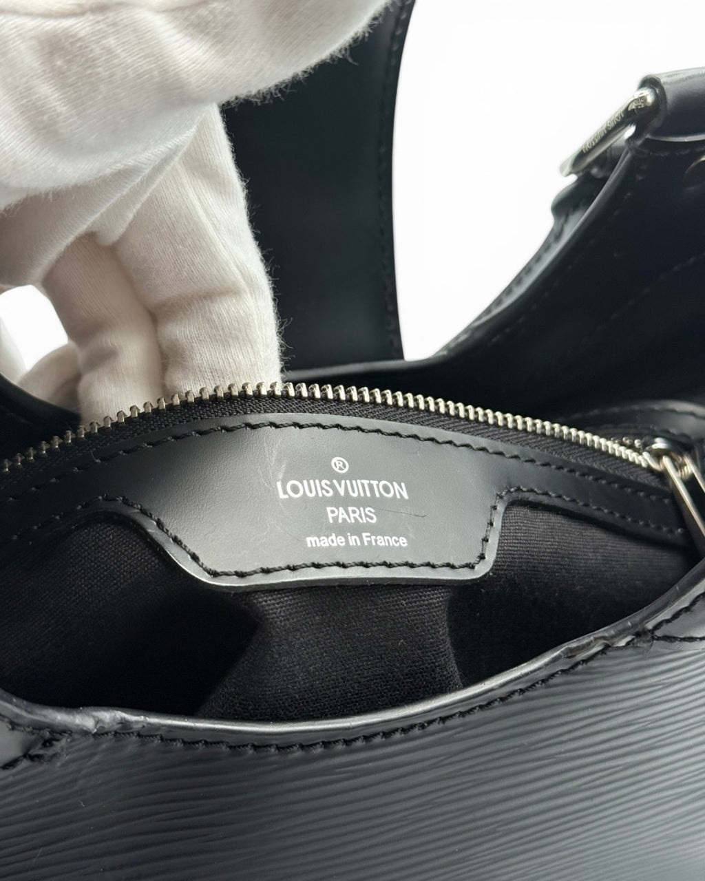 Louis Vuitton Montaigne PM – Black Epi Leather
