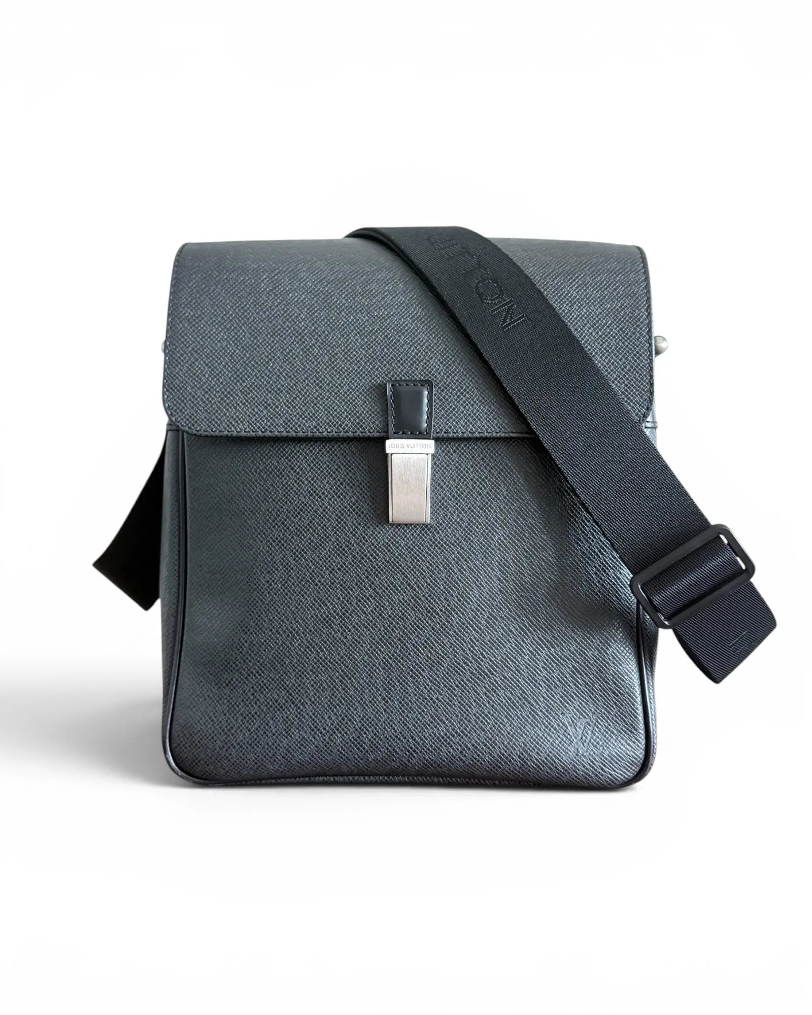 Louis Vuitton Saratov PM – Black Taiga Leather Messenger Bag LUXVINTAGE-LISBON