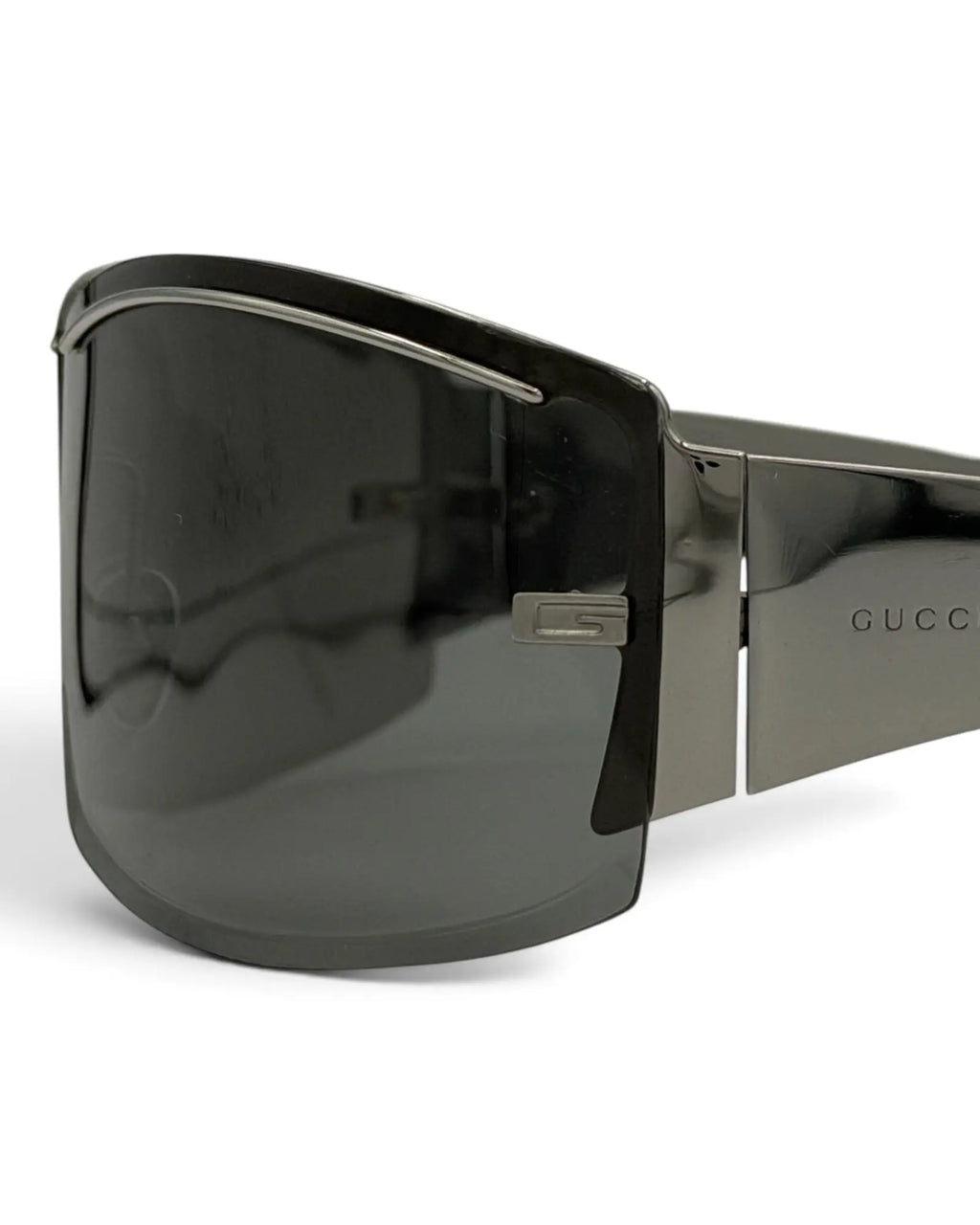 Óculos de sol Gucci Shield Frame com armação em metal cinza escuro e lentes envolventes da LUXVINTAGELISBON