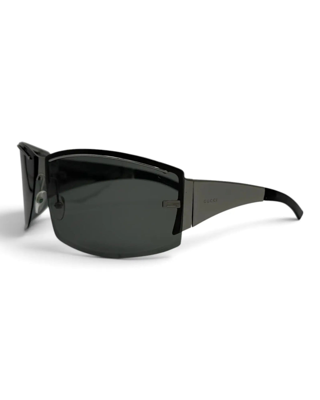 LUXVINTAGELISBON Gucci shield frame sunglasses in dark grey metal with dark lenses and logo detail on the temples.