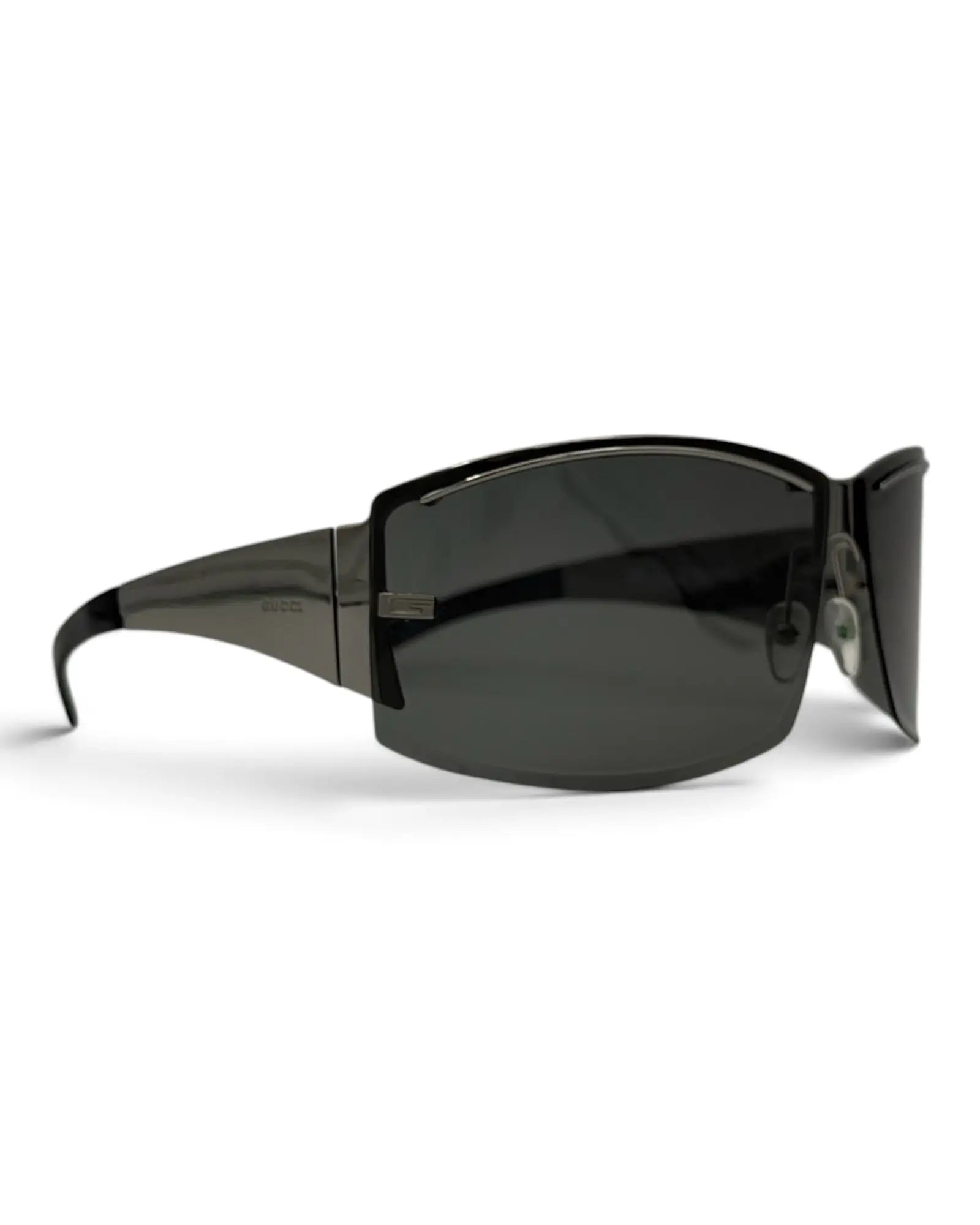 LUXVINTAGELISBON Gucci shield frame sunglasses in dark grey metal with dark lenses and a futuristic wrap-around design.